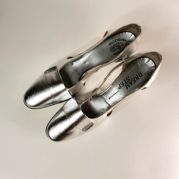 60s Mod Metallic Silver Space Heels with Rounded Toe - Picture 7 of 13